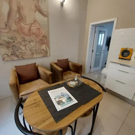 Apartment & Cozy - 1 Bedroom