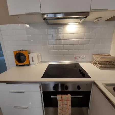 & Cozy - 1 Bedroom