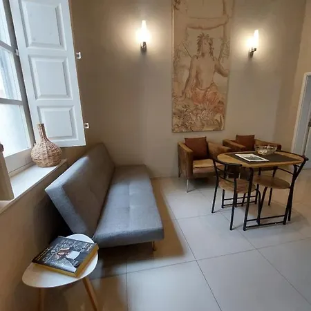 & Cozy - 1 Bedroom Apartment Valletta