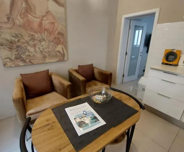 Apartment & Cozy - 1 Bedroom