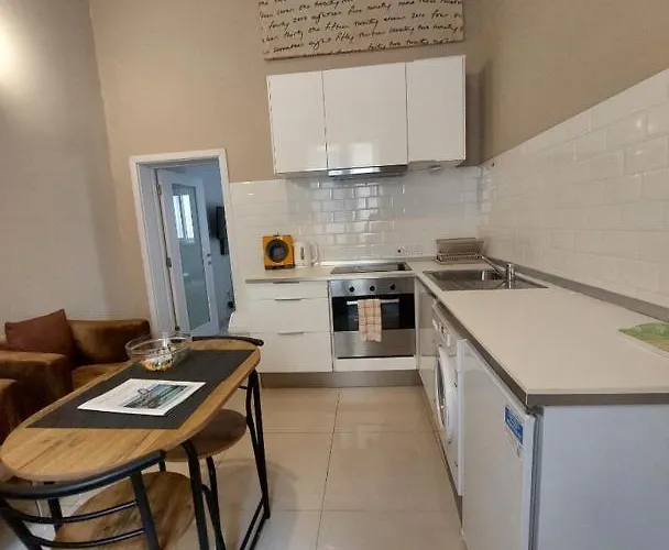 & Cozy - 1 Bedroom Apartment Valletta